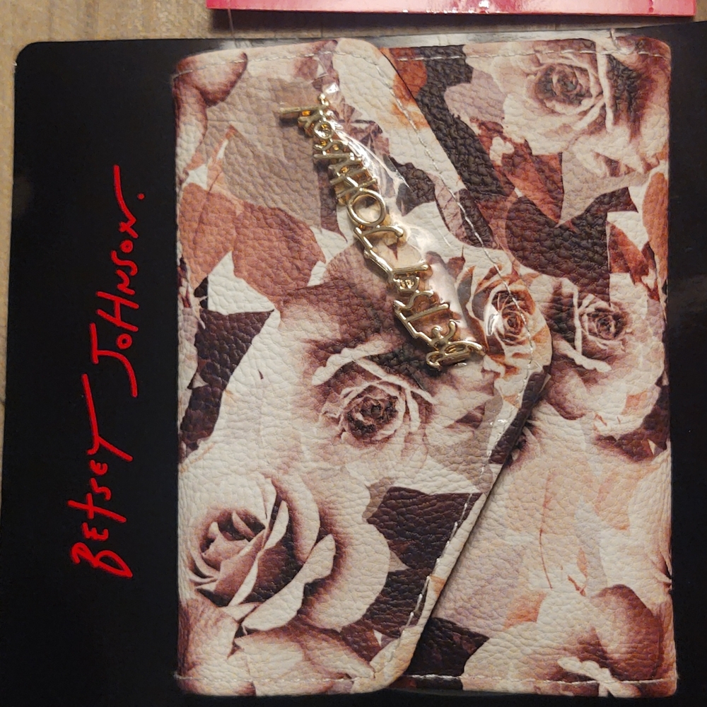 BETSEY JOHNSON Rose wallet/card case. NWT.